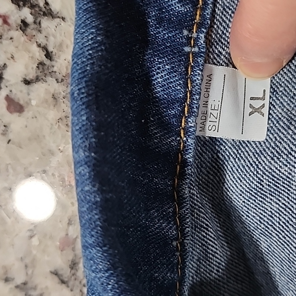 YPCT Women's Cropped Denim Blue Jean Jacket with Snap Front. XL - Picture 6 of 16